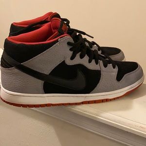 Dunk Mid Pro SB ‘Un-Supreme’